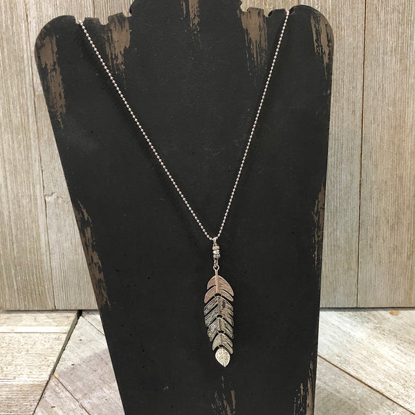 Kinnie Sweetheart Feather Necklace
