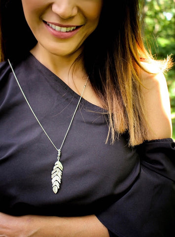 Kinnie Sweetheart Feather Necklace